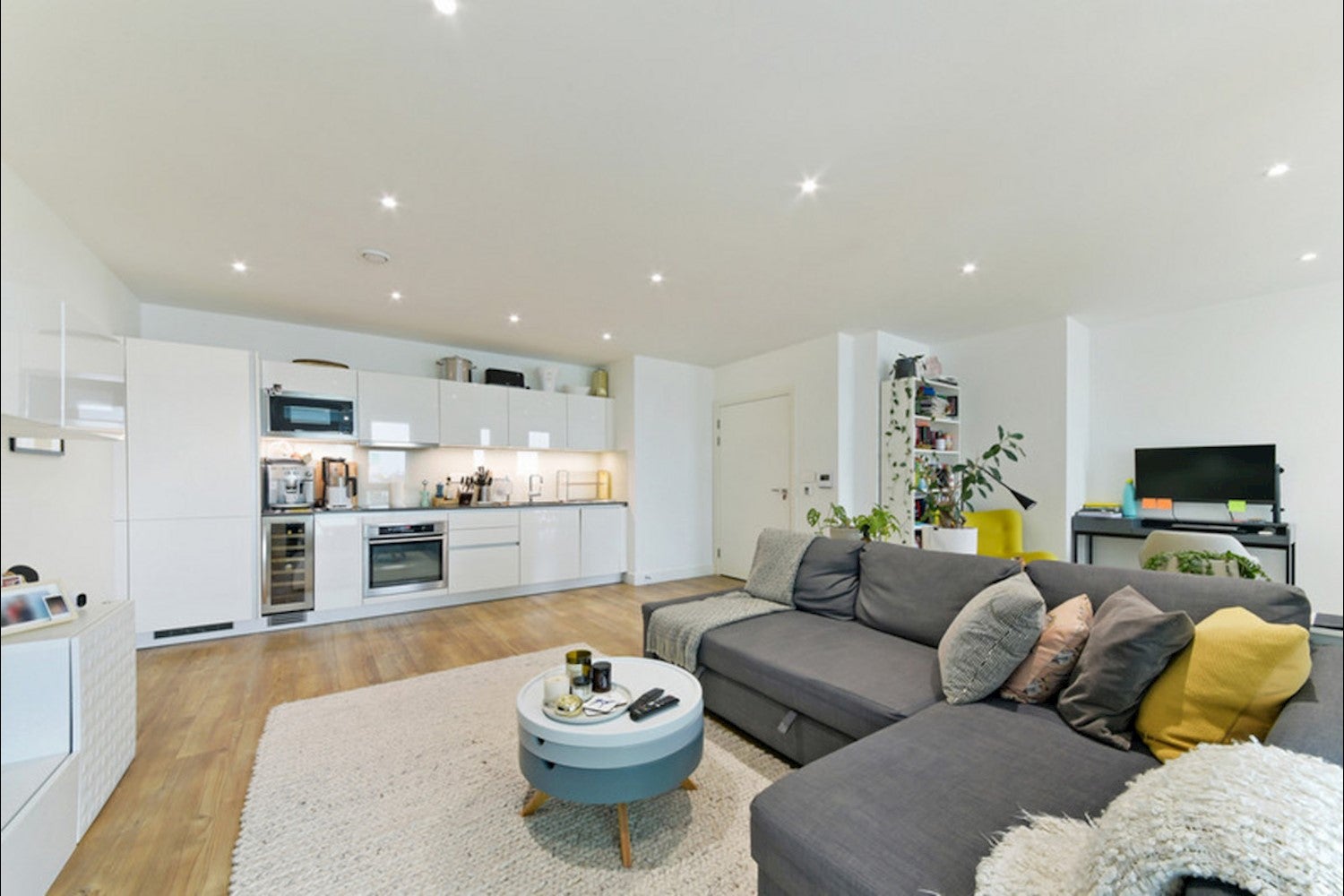 Flat Cable Walk in Greater London