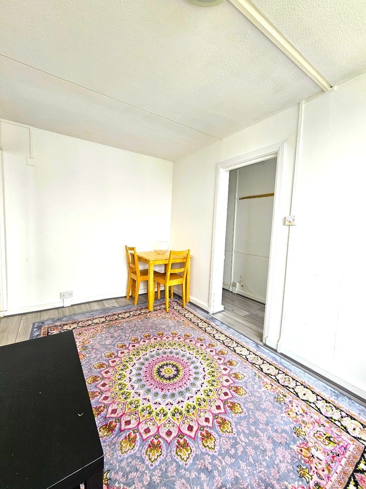 Flat Charlotte Despard Avenue in Greater London
