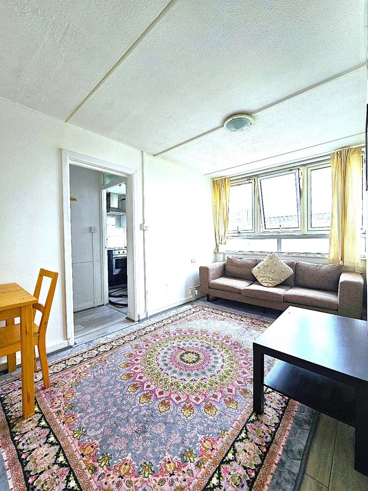 Flat Charlotte Despard Avenue in Greater London