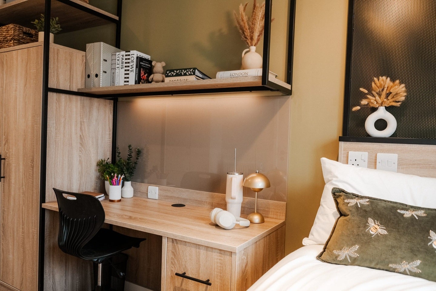 Room Avonmouth Street in Greater London