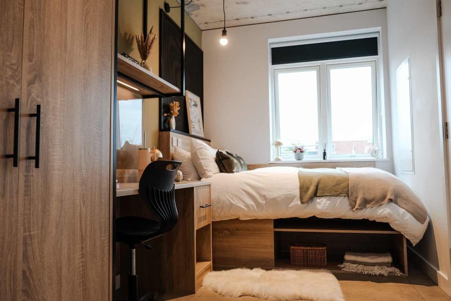 Room Avonmouth Street in Greater London