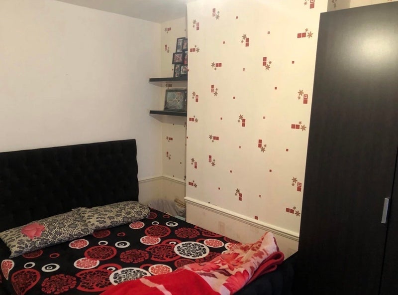 Room Cassiobury Road in Greater London