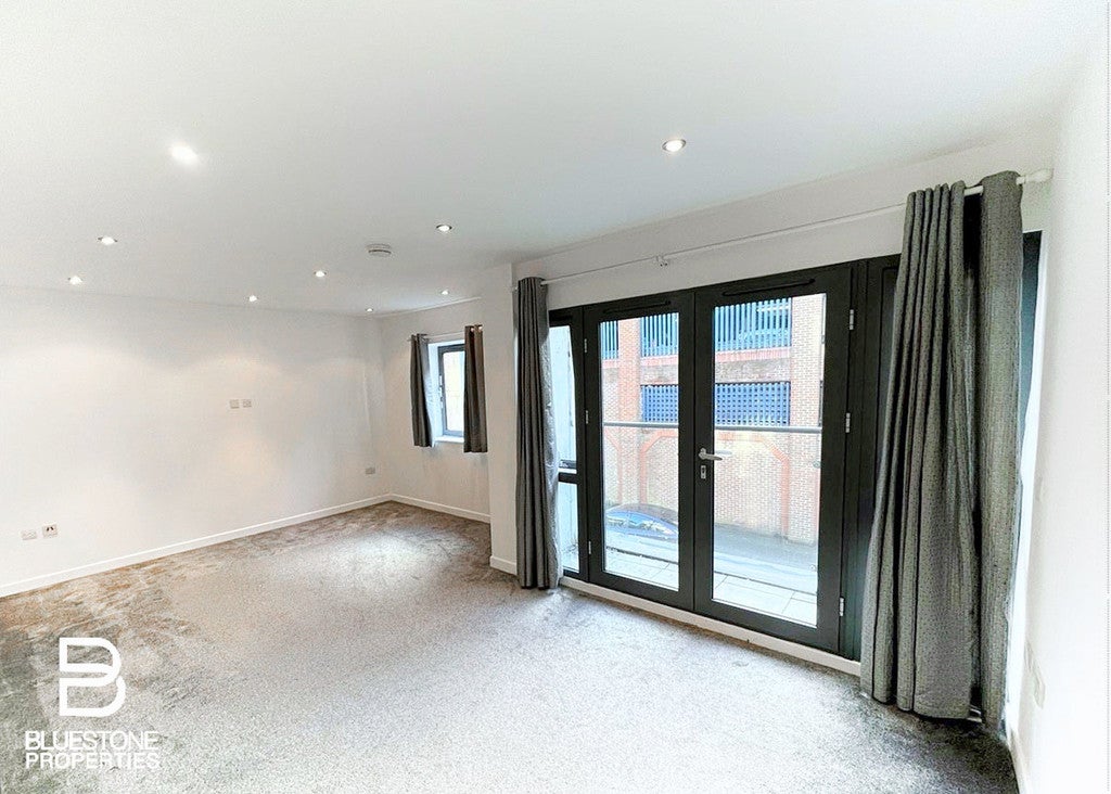 Flat Clarendon Road in Reigate and Banstead