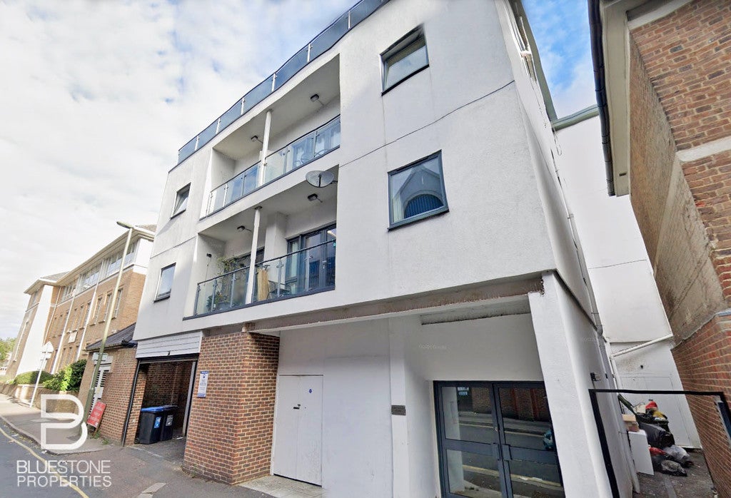 Flat Clarendon Road in Reigate and Banstead