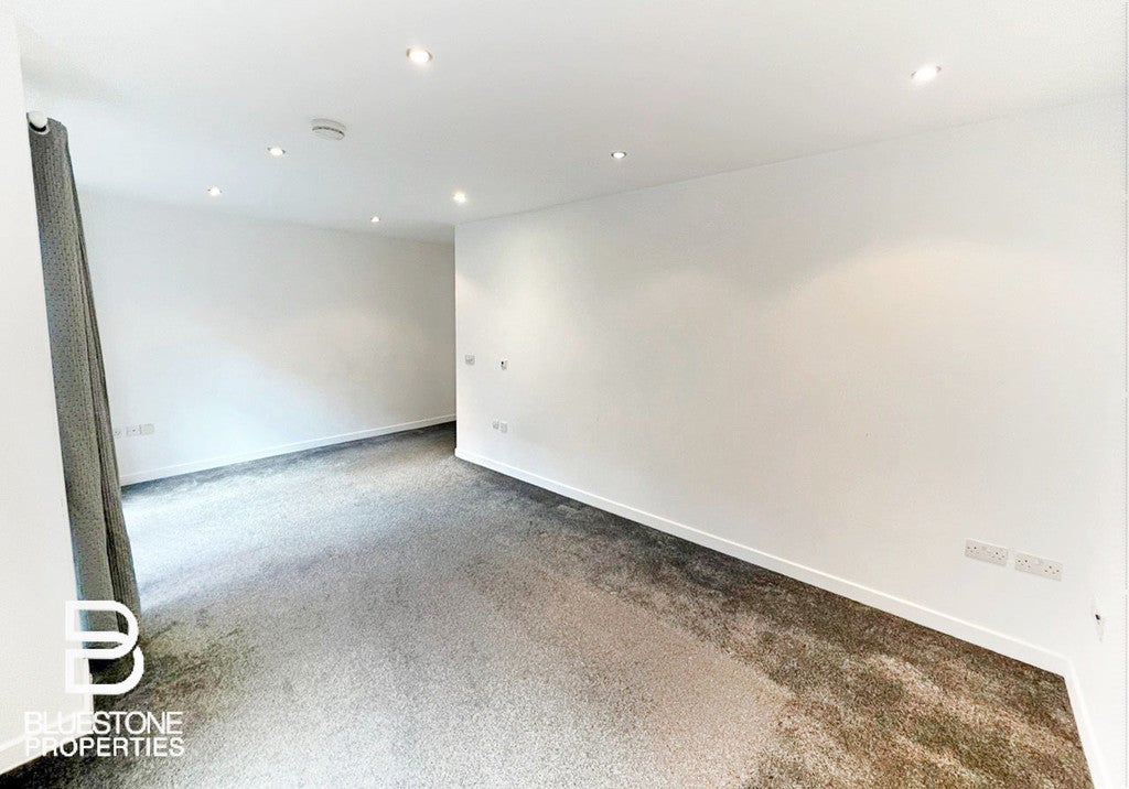 Flat Clarendon Road in Reigate and Banstead