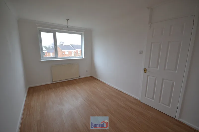 Flat Wolston Way in Coventry
