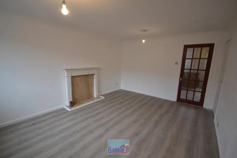 Flat Wolston Way in Coventry