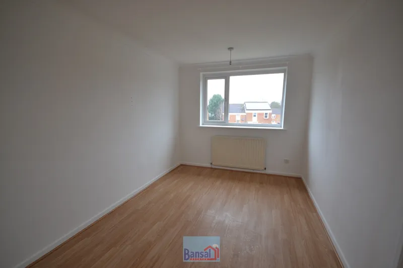 Flat Wolston Way in Coventry