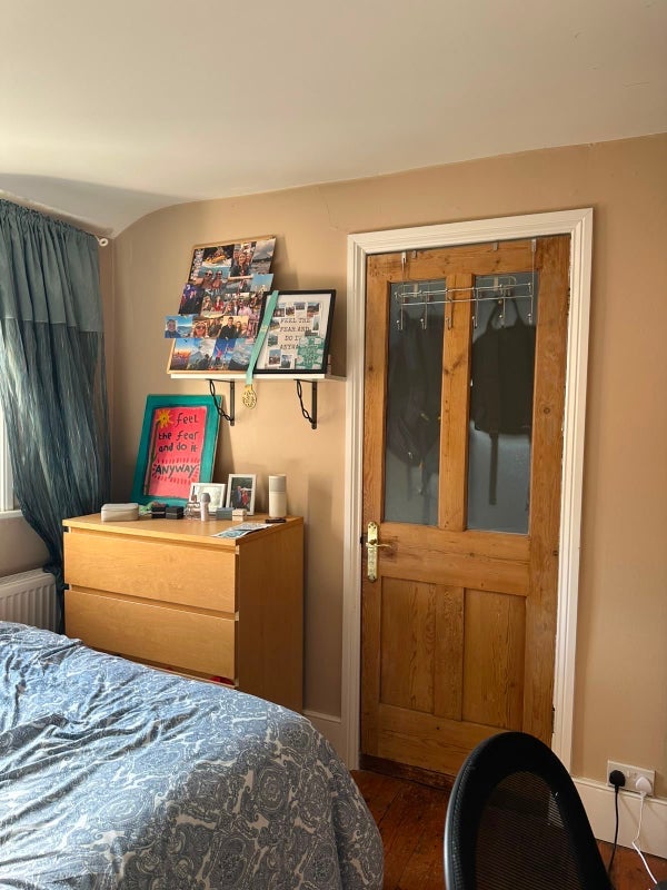 Room Kay Road in Greater London