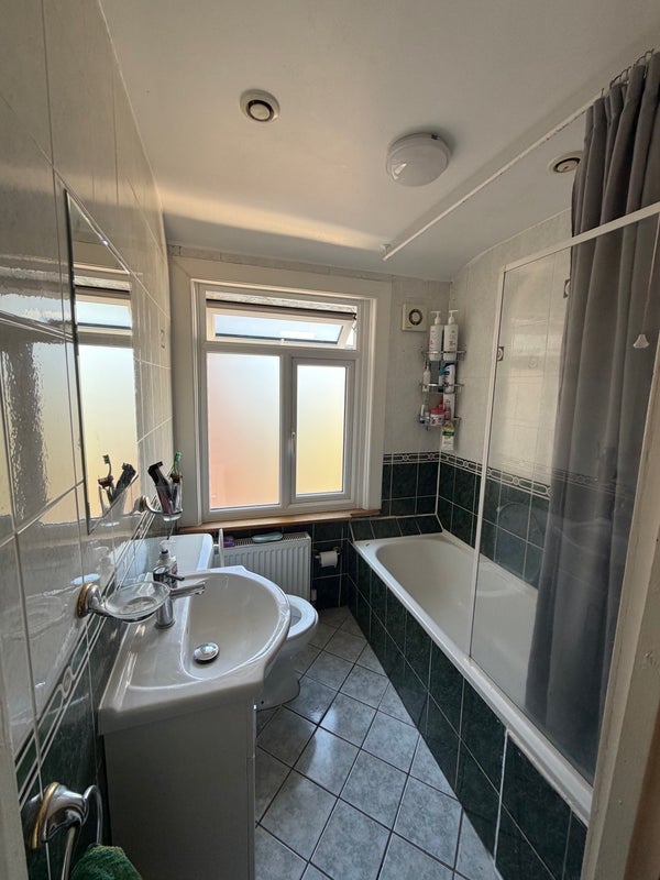 Room Kay Road in Greater London