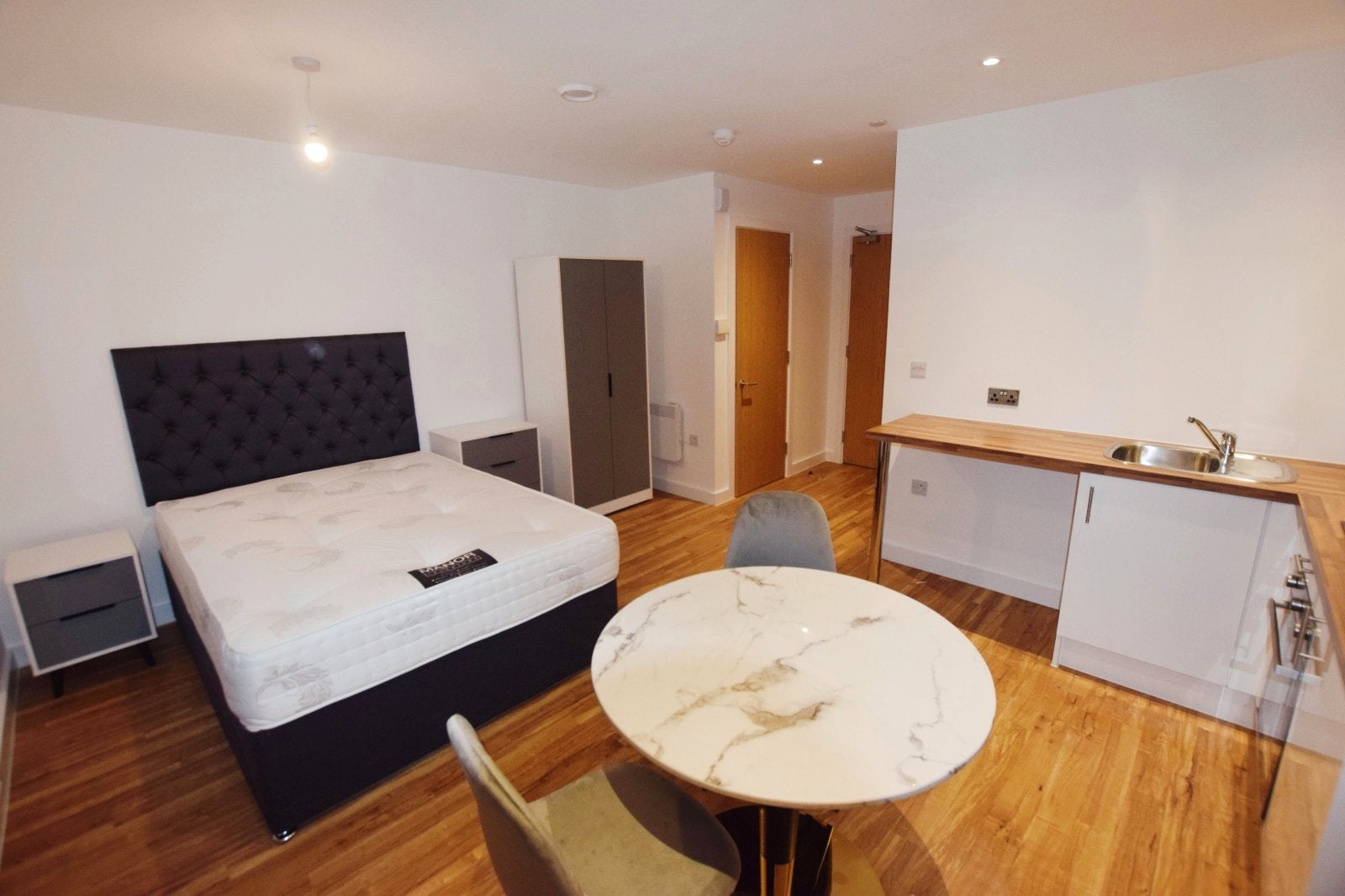 Flat Pomona Strand in Trafford