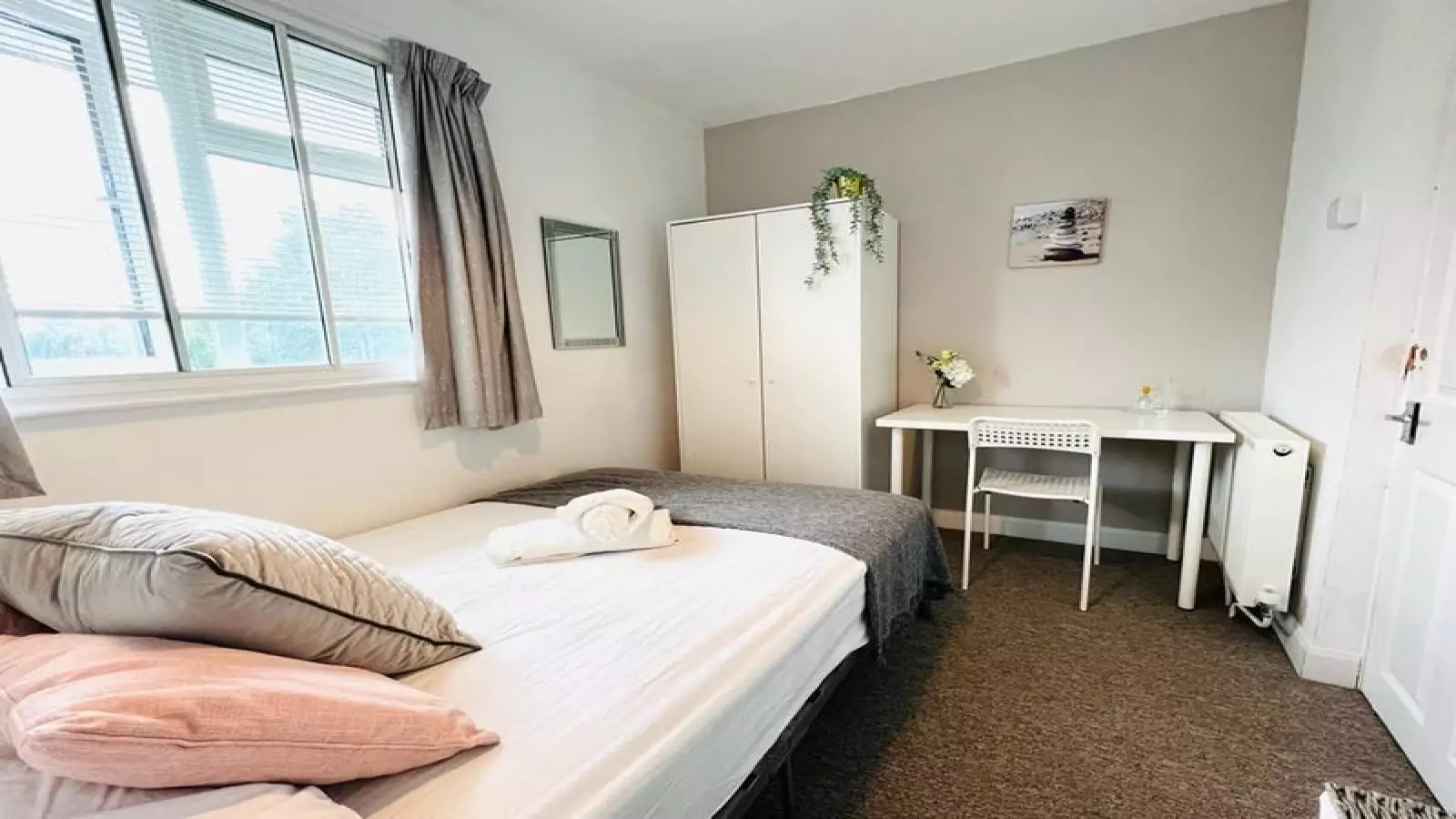 Flat Gordon Road in Greater London