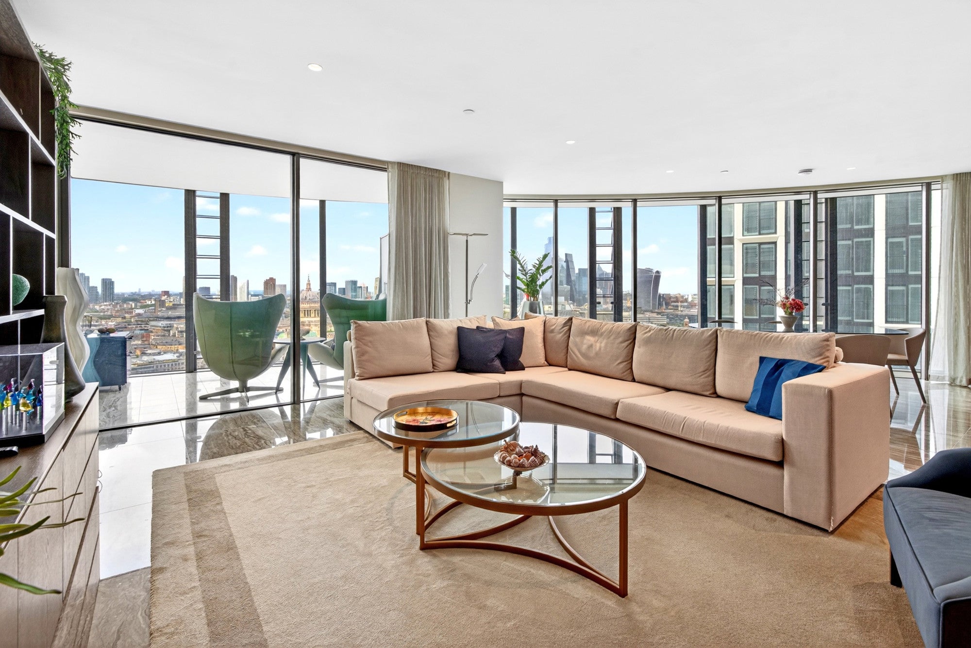 Flat Hatfields in Greater London