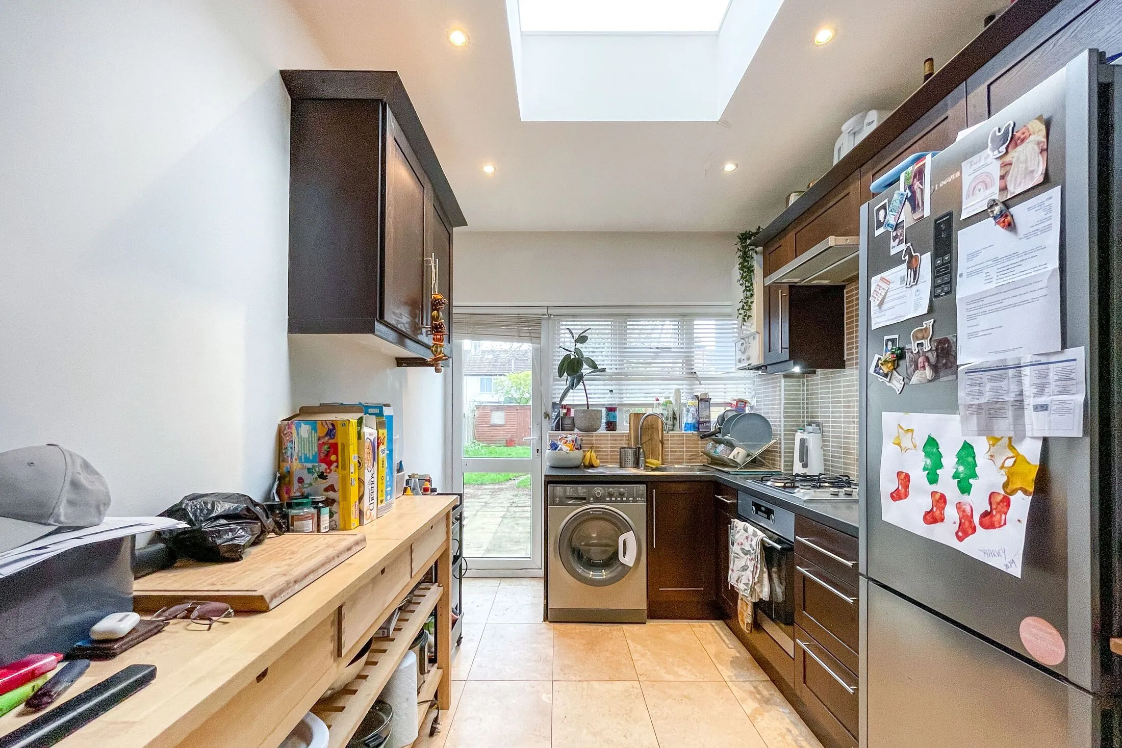 Flat Adela Avenue in Greater London