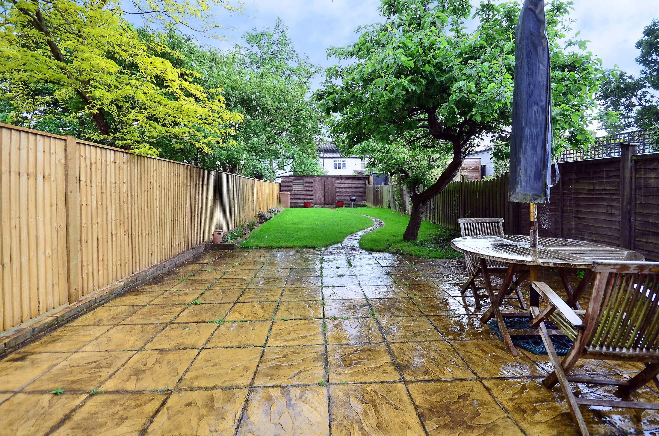 Flat Adela Avenue in Greater London