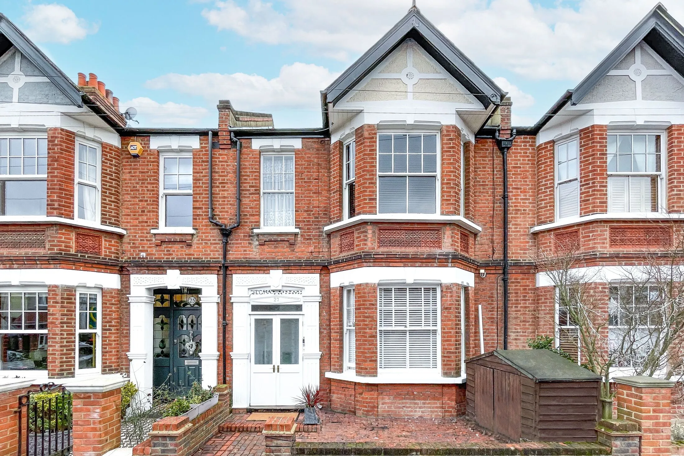 Flat Adela Avenue in Greater London