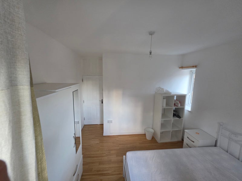 Room Masjid Lane in Greater London