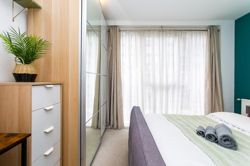 Room Nicholson Square in Greater London