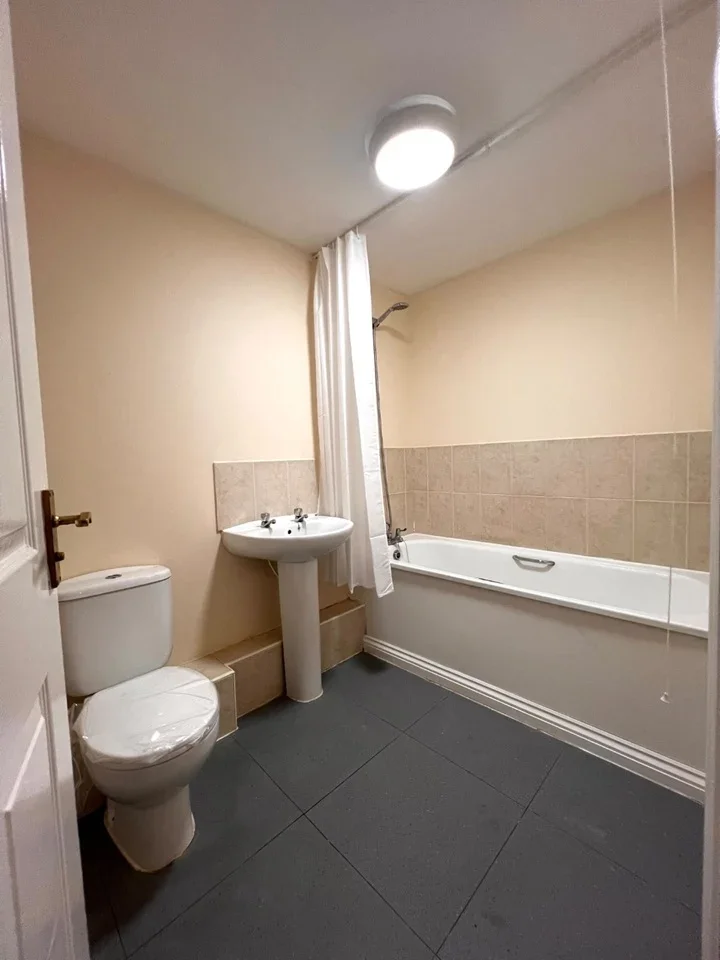 Flat Hazelmere Gardens in Greater London