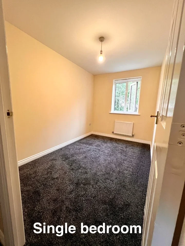Flat Hazelmere Gardens in Greater London