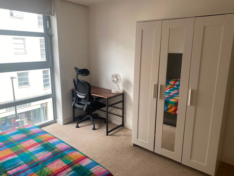 Room Wentworth Street in Greater London