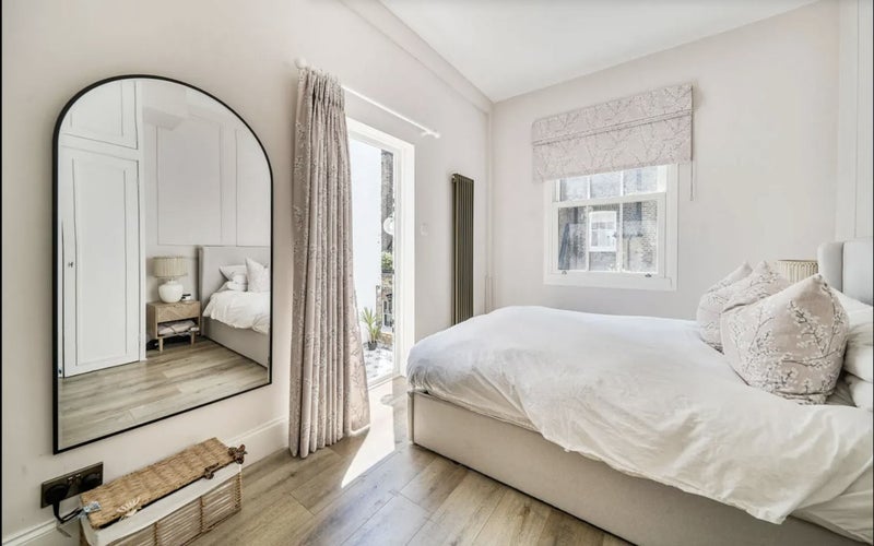 Flat Sutherland Street in City of Westminster