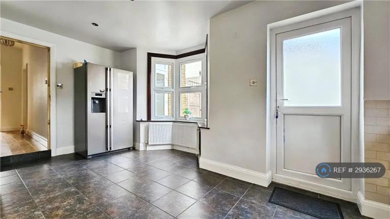 Room Sidney Road in Borough of Spelthorne