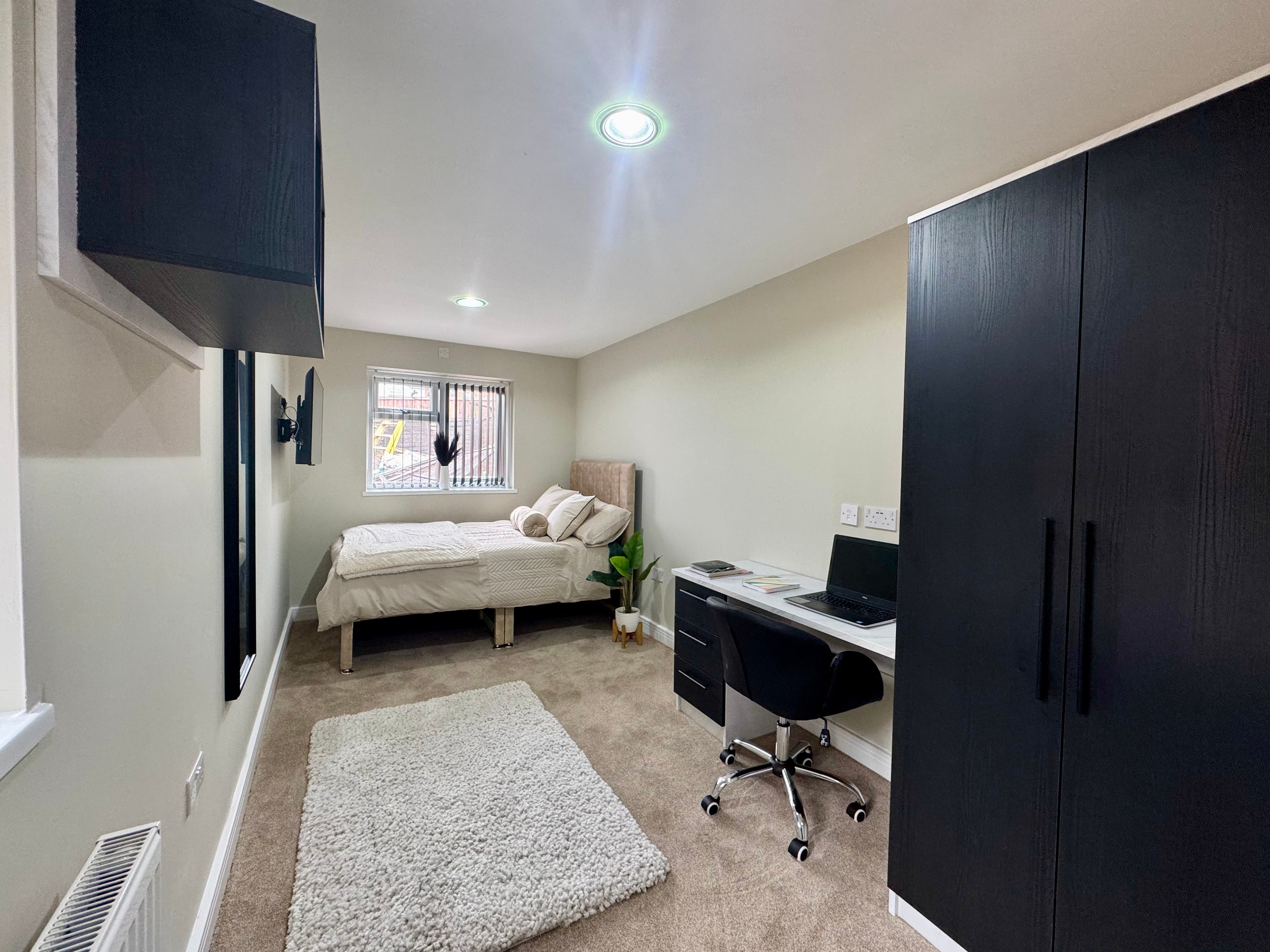 Room Dawlish Road in Birmingham