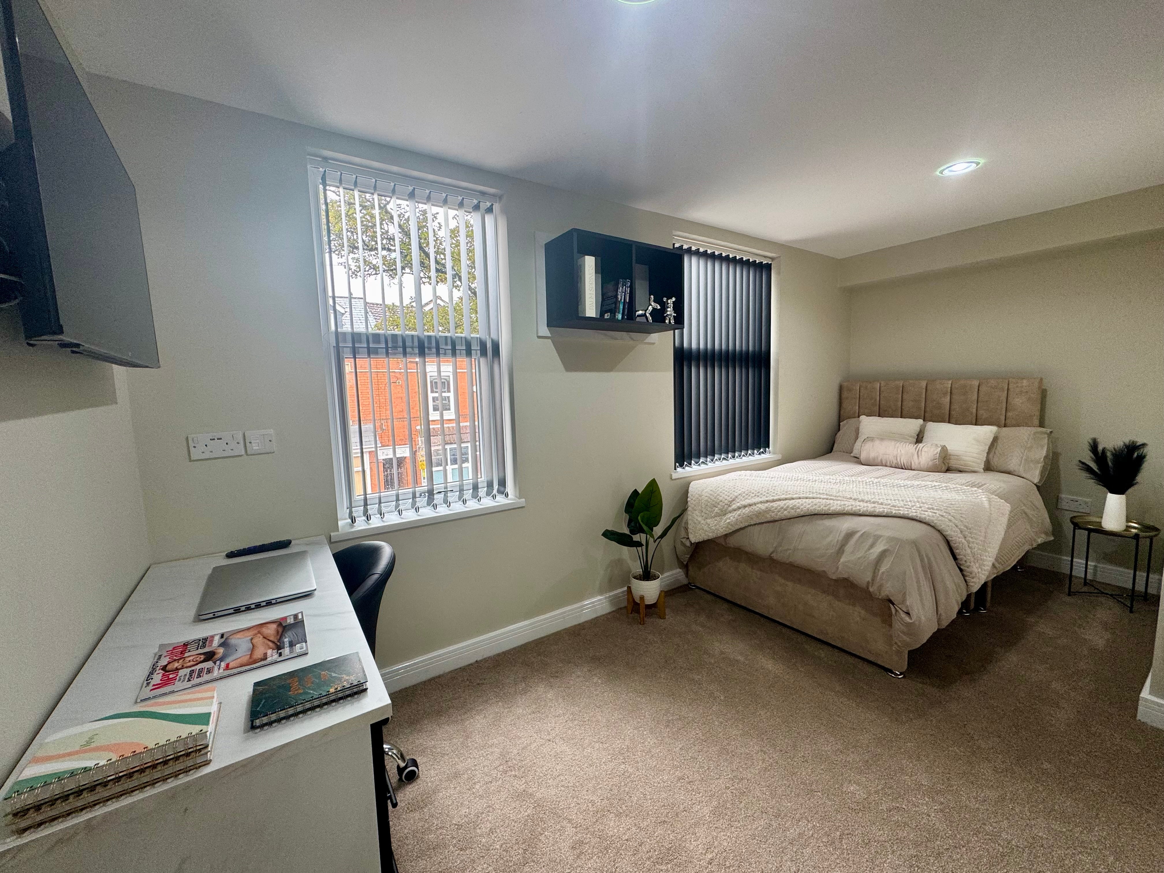 Room Dawlish Road in Birmingham