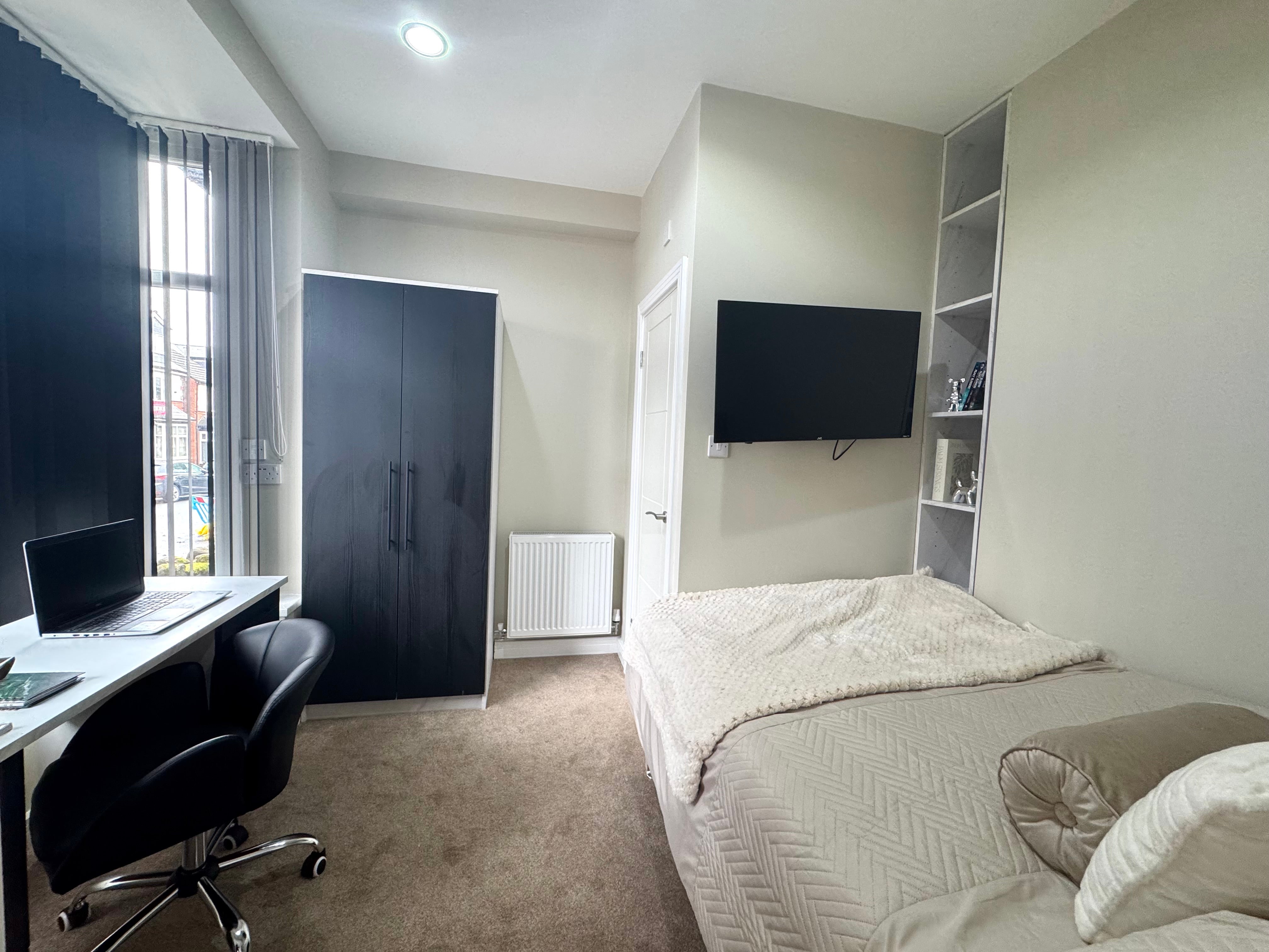 Room Dawlish Road in Birmingham