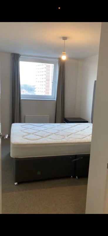 Room Chippenham Road in Manchester