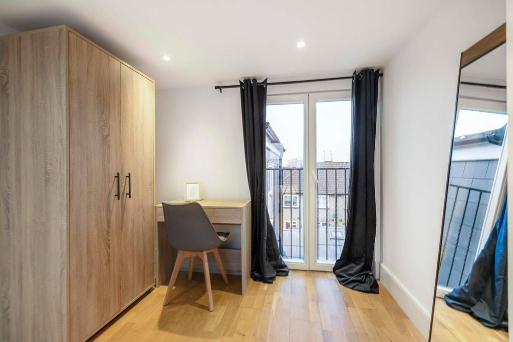 Room Holbeach Road in Greater London