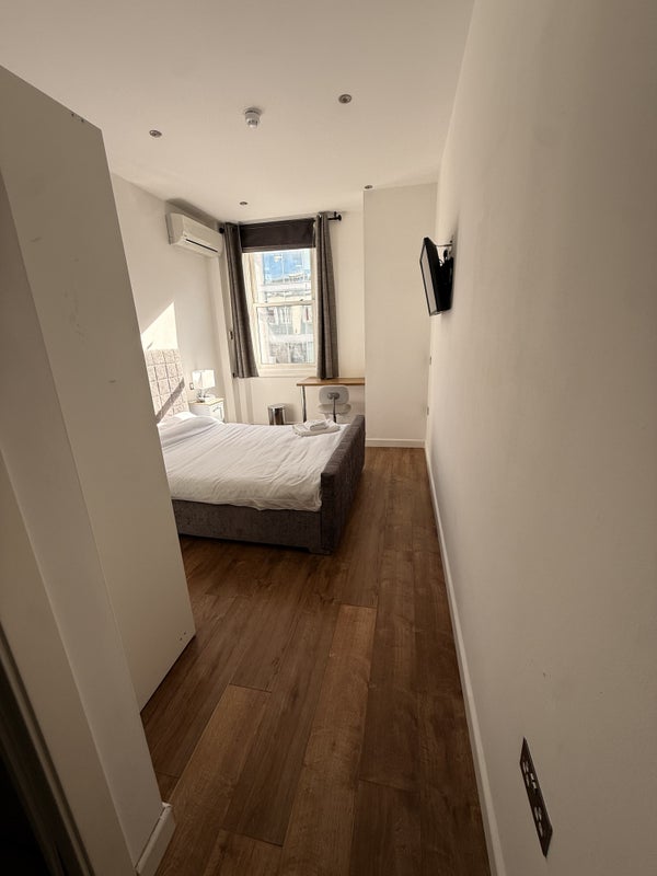 Room Clerkenwell Road in Greater London