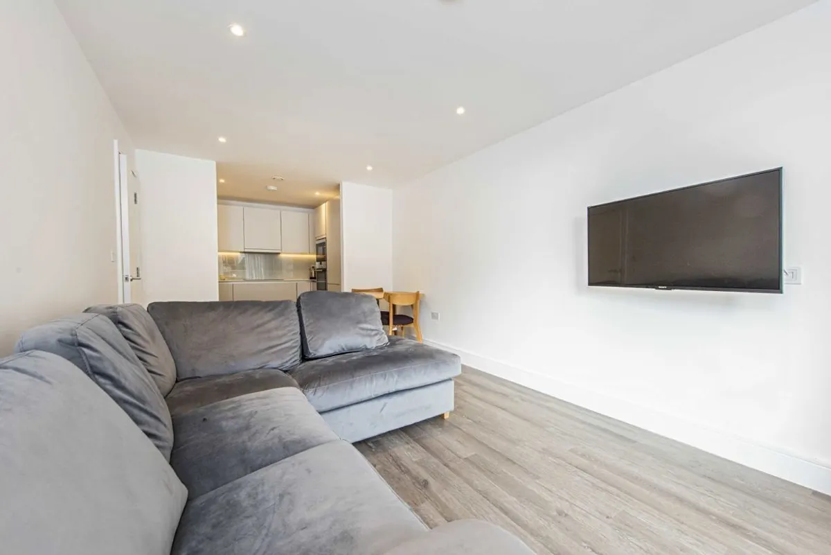 Flat Blairderry Road in Greater London