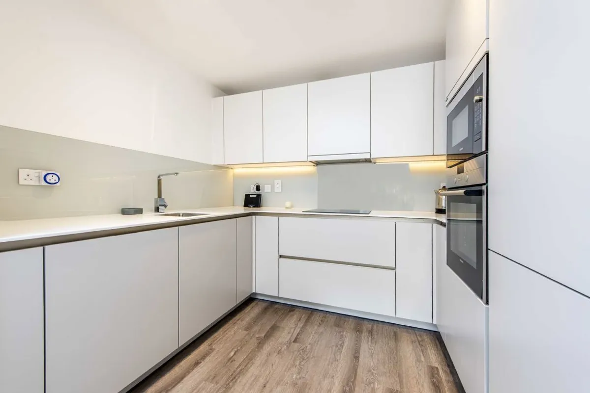 Flat Blairderry Road in Greater London