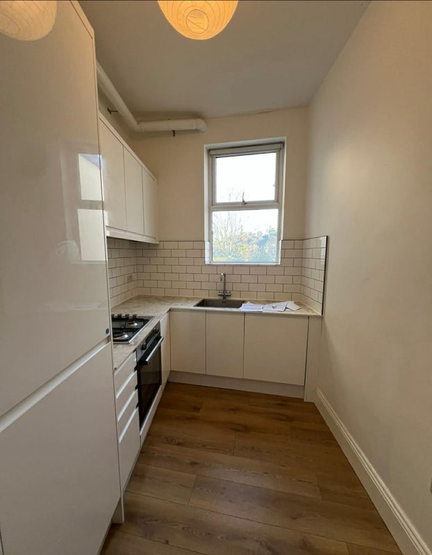 Flat Hoe Street in Greater London