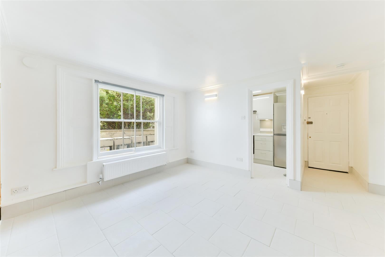 Flat Merton Road in Greater London