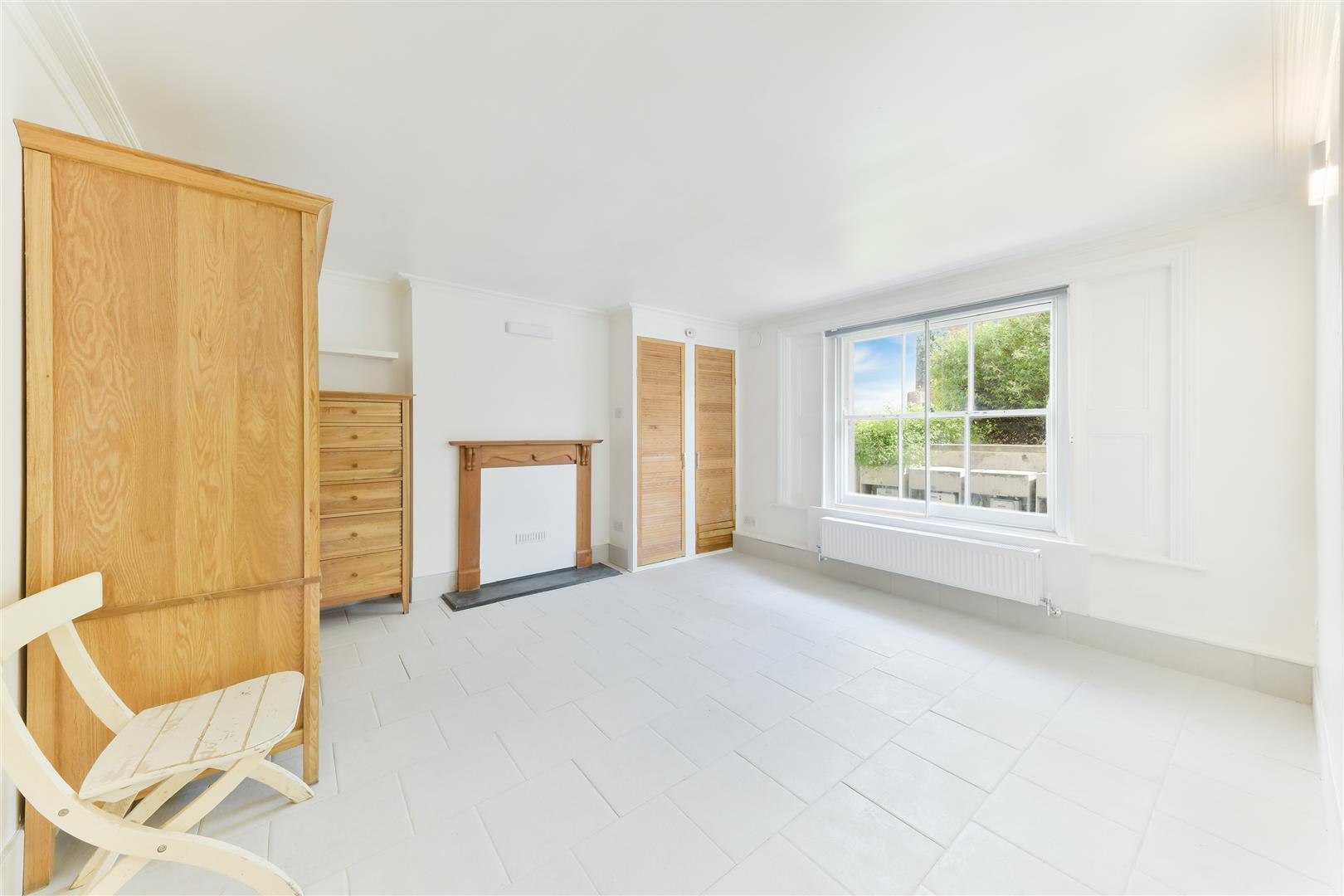 Flat Merton Road in Greater London