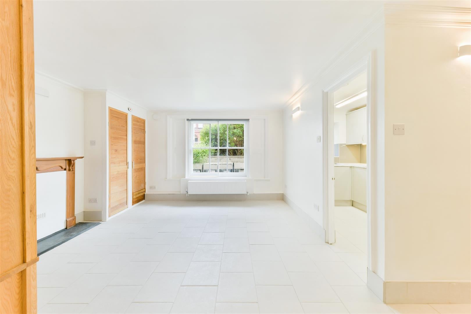 Flat Merton Road in Greater London