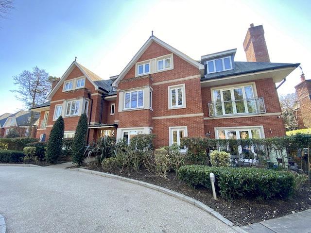 Flat Gower Road in Walton on Thames