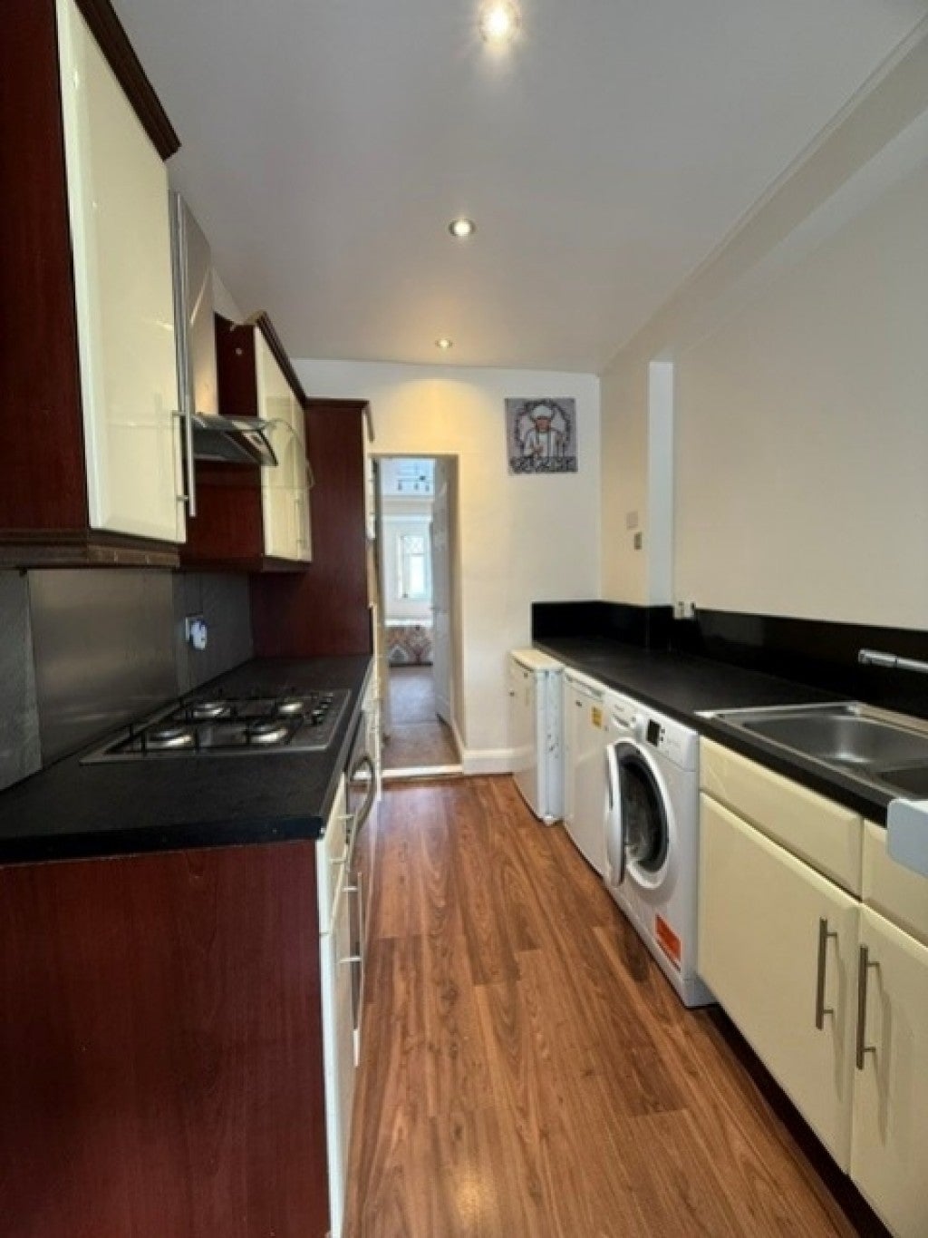 Flat Shooters Avenue in Greater London