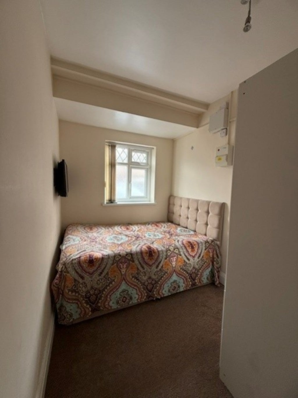 Flat Shooters Avenue in Greater London