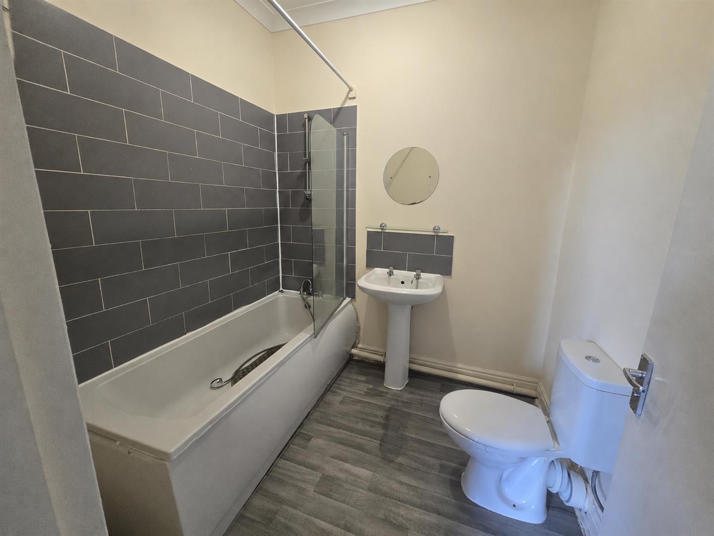 Flat Vicarage Park in Greater London