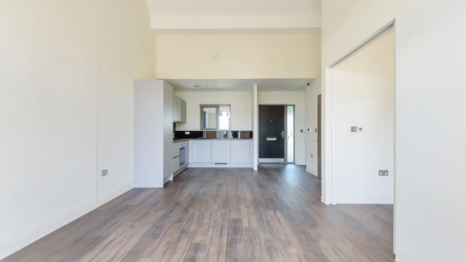 Flat New Windsor Street in Greater London