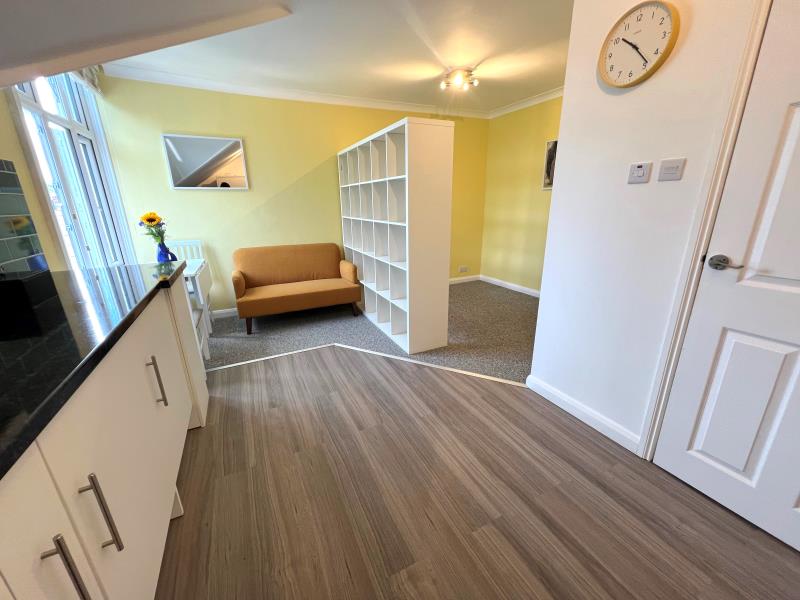 Flat Dene Road in Guildford