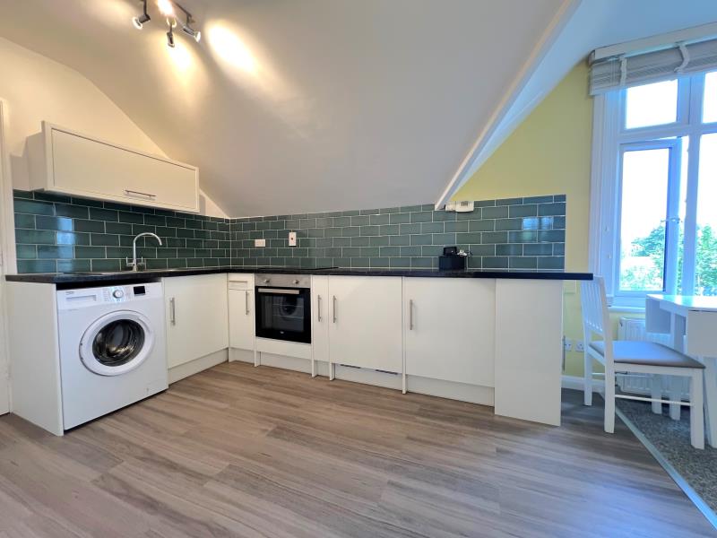 Flat Dene Road in Guildford