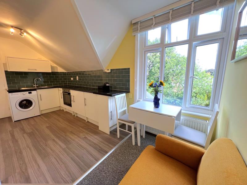 Flat Dene Road in Guildford