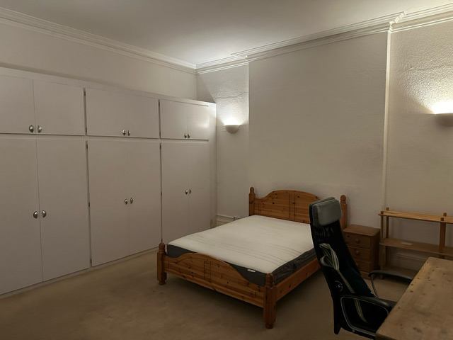 Room Pembroke Road in Bristol