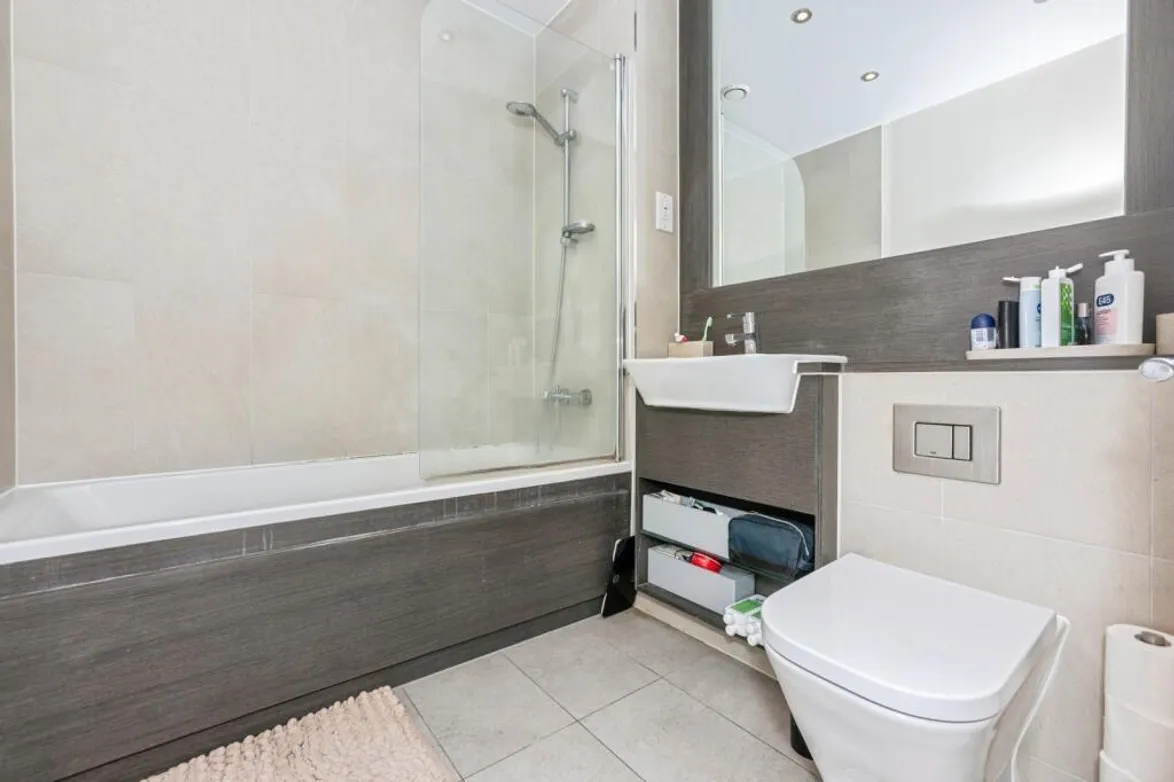 Flat Pearl Lane in Gillingham