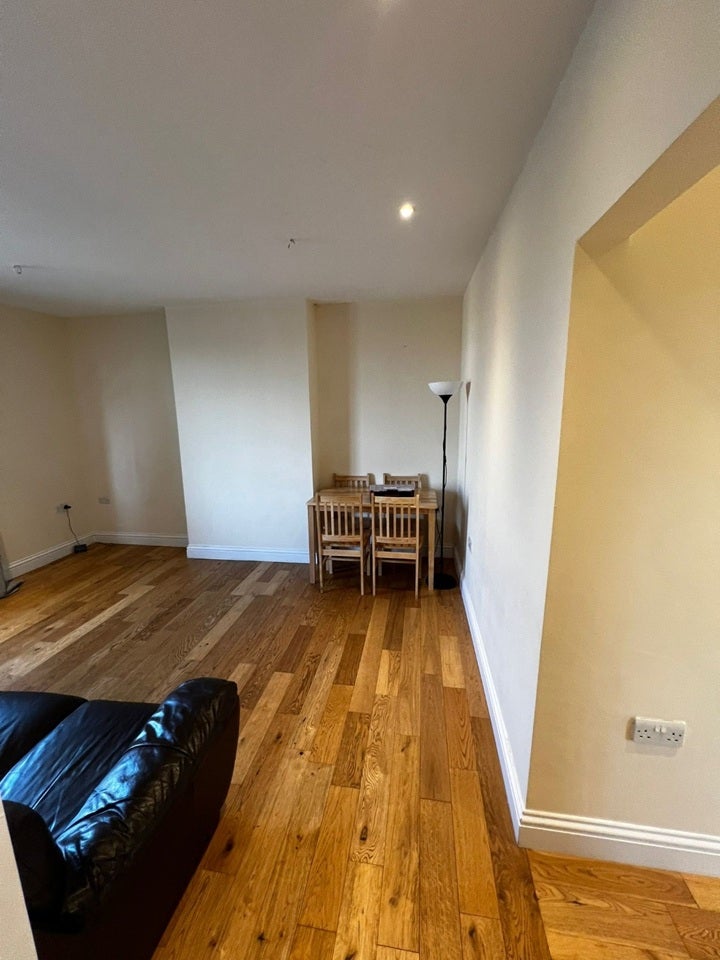 Flat Lower Addiscombe Road in Greater London